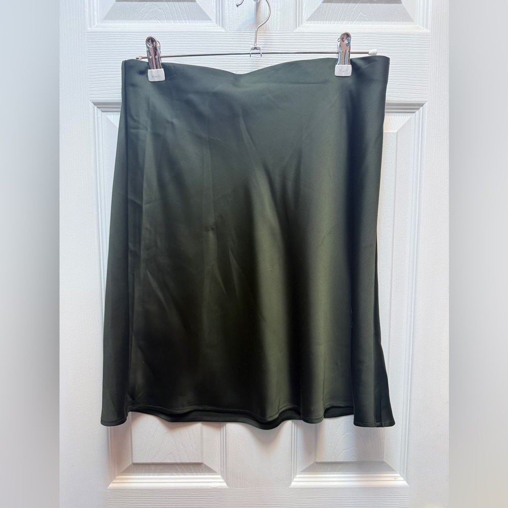 ☀️ Rachel Zoe Black A-Line Satin Skirt